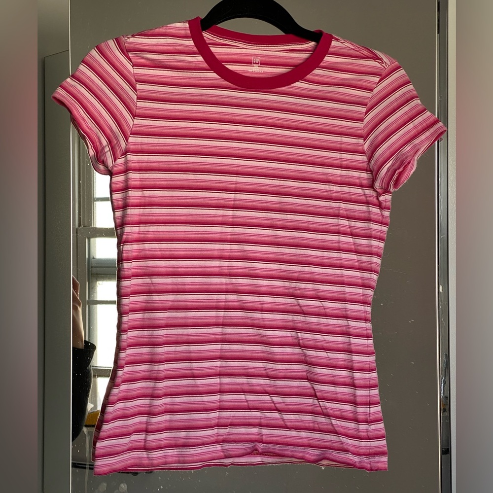 Women’s Pink Striped GAP Tee Shirt ( size XS )